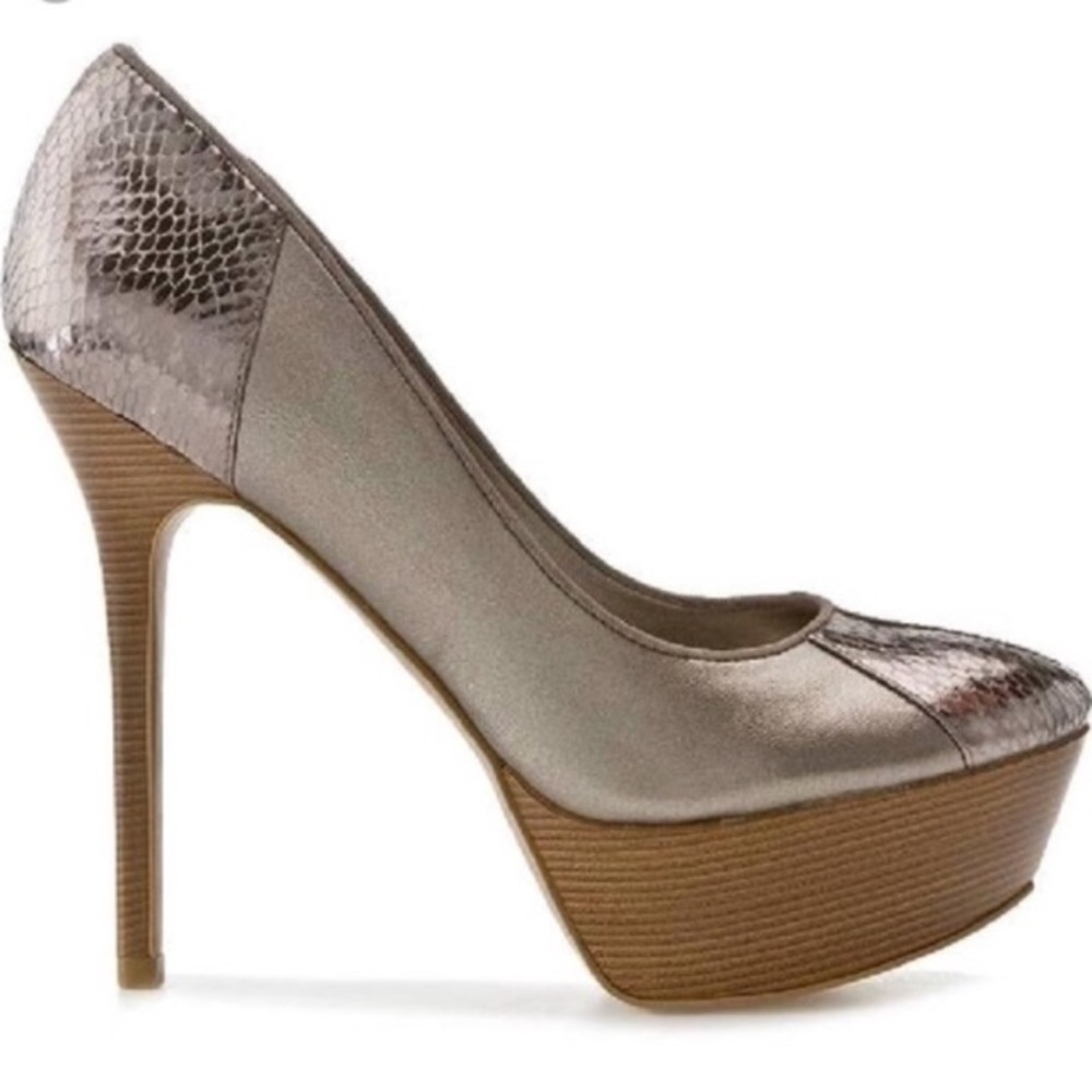 Sam Edelman Boutique Pewter Silver Embossed “Nathan” Platform Pump